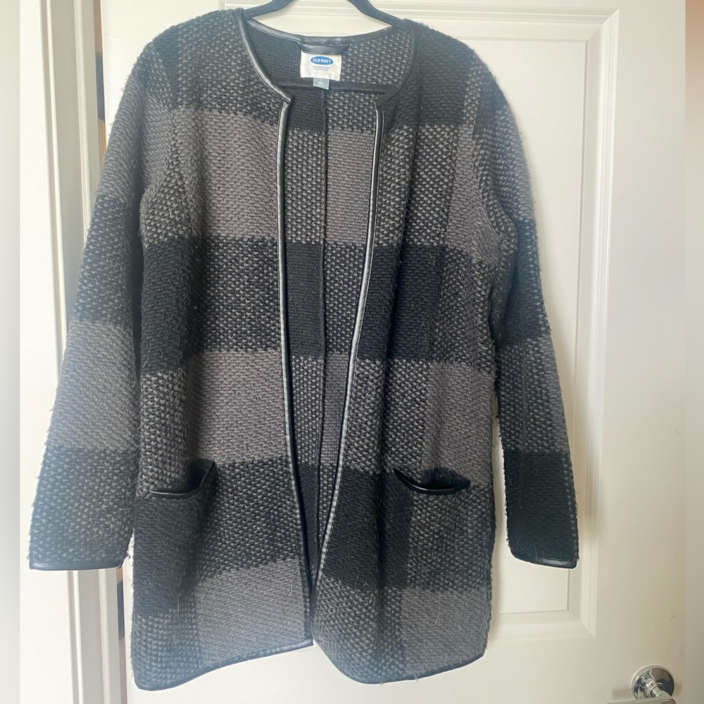 Woven light jacket with a faux leather trim.